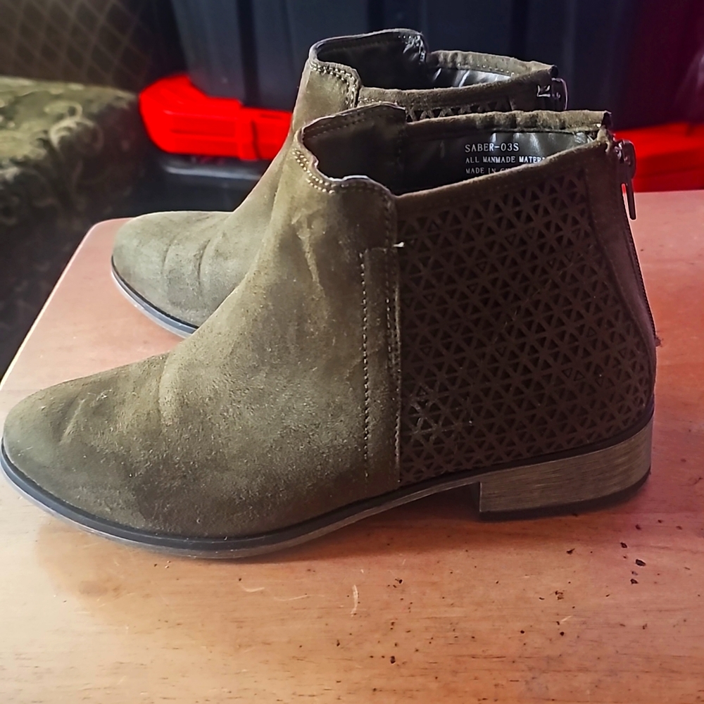 BOOTS 👢